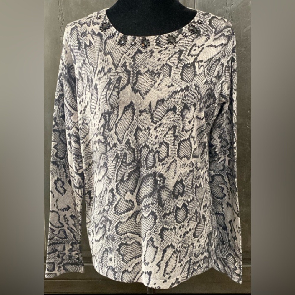 Jones of NY gray/blk snakeskin pattern sweater -Size Medium